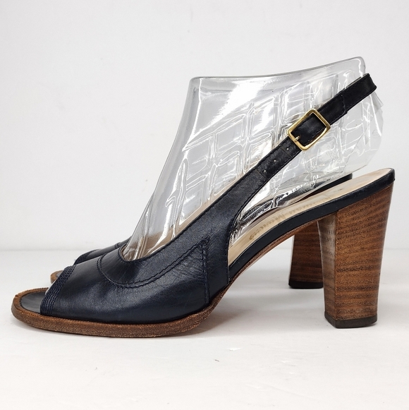 Neiman Marcus Women's Leather Strap Open Toe Stacked Heels Shoes - Picture 2 of 15